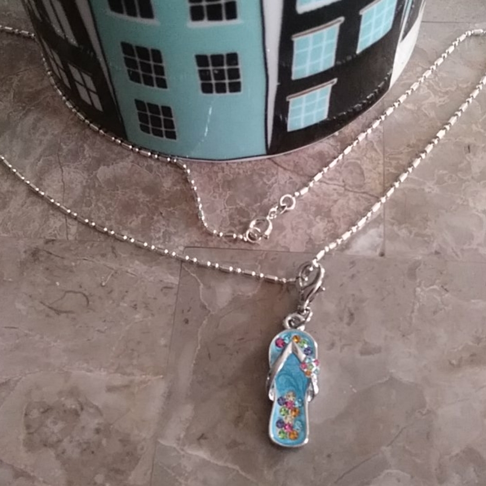NWOT Flip Flop Charm Necklace